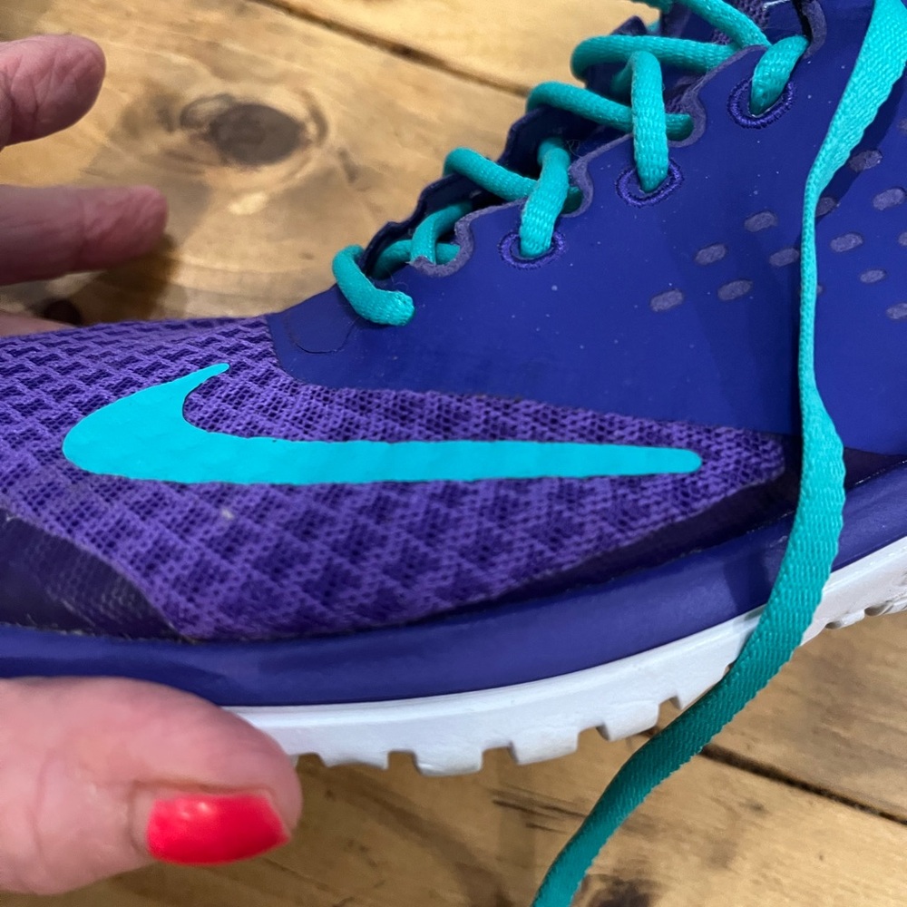 Nike like new tennis shoes - Picture 6 of 7